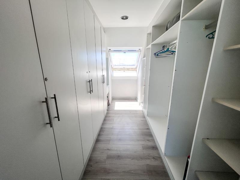 5 Bedroom Property for Sale in Dolphin Beach Western Cape